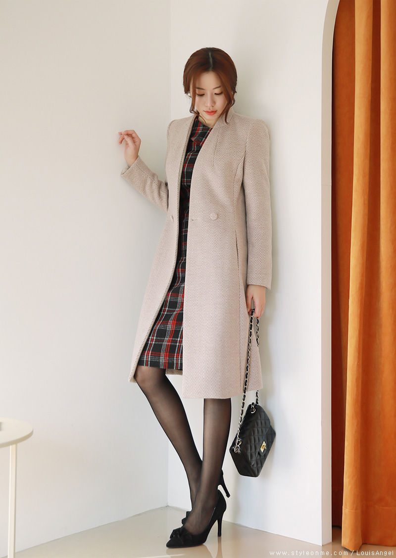 韩国时装模特，黑丝格纹半身裙-图片3